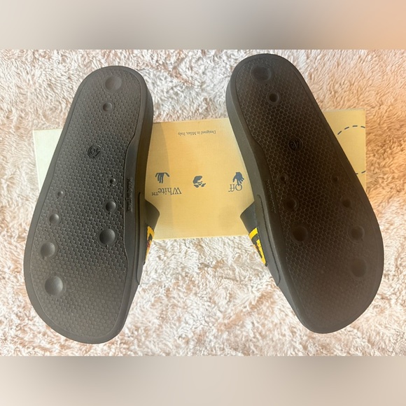 COPY - Off-White
Industrial logo slides - Picture 4 of 6